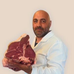 giuseppe campitelli con lombata di manzo selezione campitelli carni genuine selezionate da piccole aziende agricole abruzzo e molise allevate con pratiche sostenibili